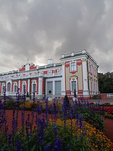Raamat - kirja "Kadriorgin Opas - Tapaamispaikkana Kadriorg" (2 foto / 10)