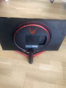 LG UltraGear 27'' 27GP850-B QHD IPS 165Hz Gaming Monitor (1 foto / 4)