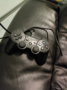 Продам PS3 + 3 игры (2 фото из 3)
