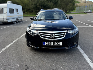 Honda Accord 2.4 2011 (7 foto / 10)