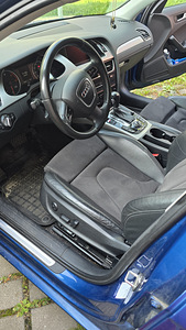 Audi A4 2010 (4 foto / 5)