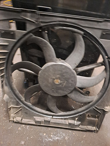 BMW E70 radiaatori ventilaator (1 foto / 4)