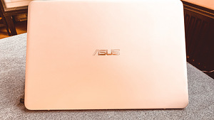ASUS Zenbook UX305FA (1 foto / 10)