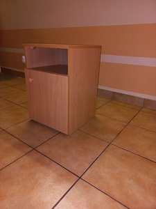 Kasutatud öökapp niši ja riiuliga 400*400*580 mm. (4 foto / 7)