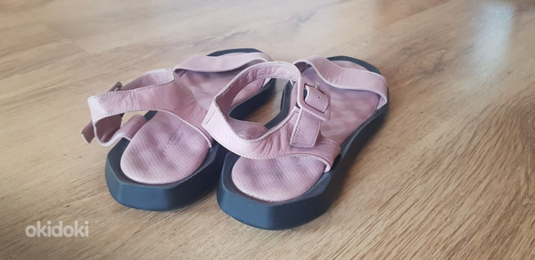 Naiste disainitud nahast sandaalid (foto #4)