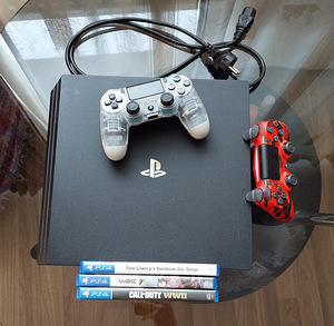 Ps 4 pro 1 Tb +games (1 foto / 1)