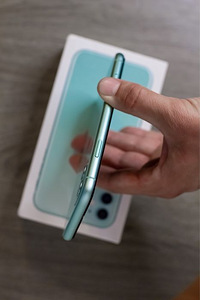 iPhone 11 64гб (5 фото из 6)