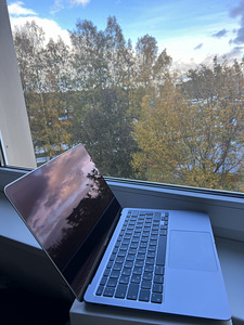 MacBook Air M1 256GB (2 foto / 5)
