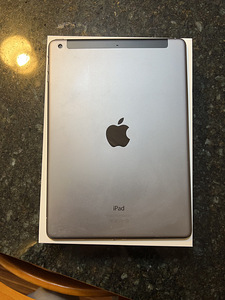 iPad air 2 WiFi and cellular 64GB (2 foto / 3)