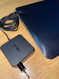 ASUS VivoBook X556U (3 foto / 3)