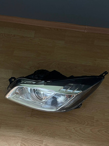 Opel Insignia OPC vasakpoolne esituli Hella 1ZT 009631-01. (2 foto / 6)