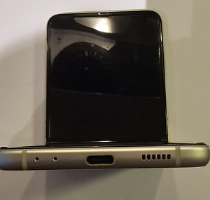 Samsung Z Flip3 128Gb Кремовый (4 фото из 10)