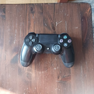 Playstation 4 Slim + 6 игр (5 фото из 8)