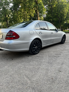 Mercedes benz e220 (2 foto / 12)