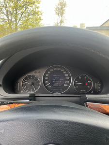 Mercedes benz e220 (12 foto / 12)