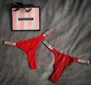 Классические стринги Victoria's Secret с камнями