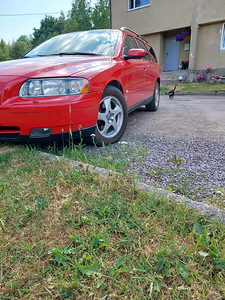 Volvo v70 2.5t AWD manuaal (2 foto / 11)