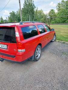 Volvo v70 2.5t AWD manuaal (3 foto / 11)