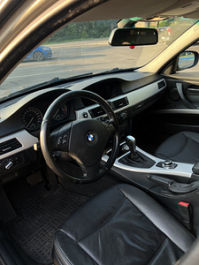 Продается BMW 318D 2009 (14 фото из 15)