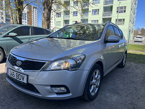 Kia Ceed 1.6 crdi (2 foto / 4)