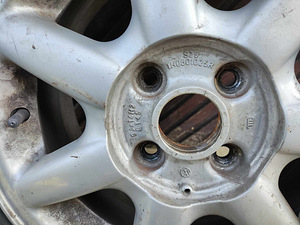 Golf 3 valuveljed naastrehvidega 175/65R14 DOT1617 (3 foto / 10)