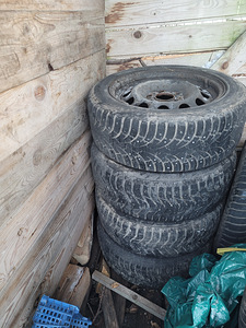 Продаются 4 стальных диска с шинами 205/55 R16