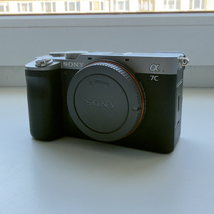 Sony A7C + клетка (2 фото из 6)