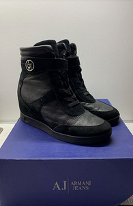 Armani Jeans (1 фото из 3)