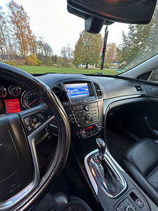Opel Insignia (10 фото из 11)