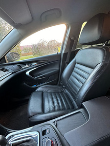 Opel Insignia (11 фото из 11)
