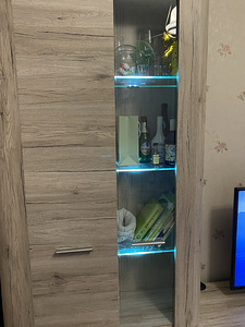 Müüa kasutatud elutoa sektsioon ( kapid+ tv-alus) (3 foto / 7)