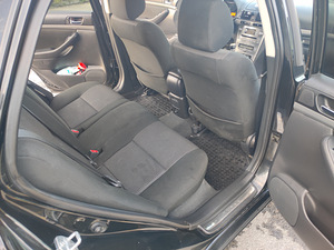 Toyota avensis 2006. (12 foto / 13)