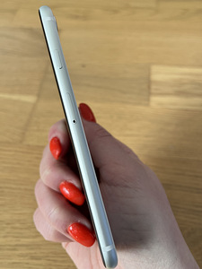 iPhone SE 2020, 128GB (5 foto / 7)