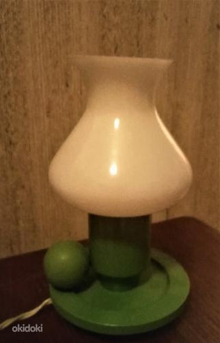 Оригинальная деревянная настольная лампа (фото #1)