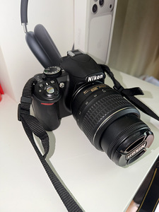 Nikon D3100 (2 foto / 4)