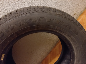 215/65/16 GOODYEAR UltraGrip Ice, talverehvid, 8mm, 4tk (2 foto / 4)