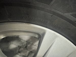 Toyota RAV4 veljed rehvidega (5 foto / 8)