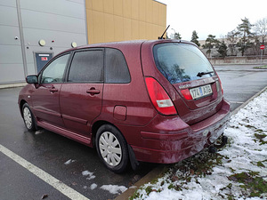 Suzuki Liana (4 foto / 15)