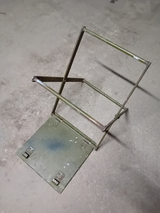 Metallist kokkupandav taburet. (1 foto / 4)