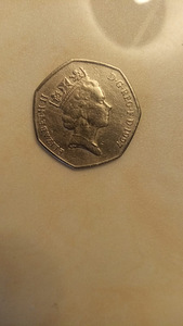 Британская 50 penny 1997 года
