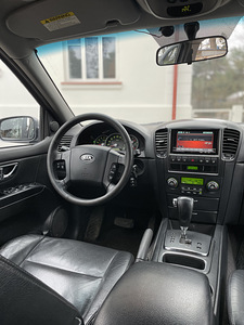 Kia Sorento 2008 (8 foto / 9)