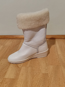 Женские сапоги (2 фото из 3)