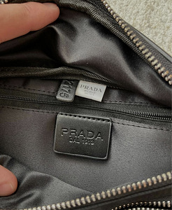 Поясная сумка Prada (3 фото из 5)