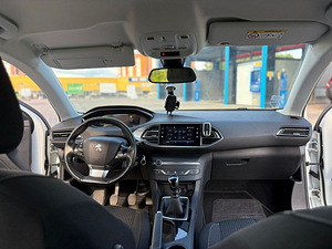 Peugeot 308 (11 foto / 11)