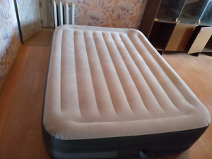 Müüa täispuhutav voodi (2 foto / 5)