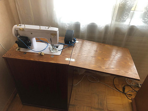 Töökorras kabinet õmblusmasin Tšaika (2 foto / 2)