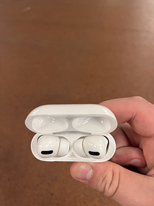 AirPods Pro (1 фото из 3)