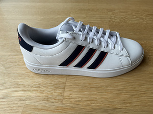 Meeste vabaajajalatsid Adidas Grand Court 2.0 (UUED) (2 foto / 6)