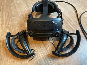 Valve Index VR Headset + Kiwi headset cooler (1 фото из 6)