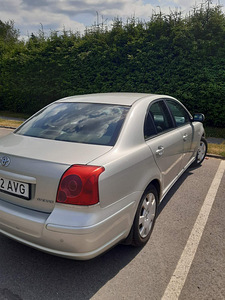 Toyota Avensis (2 foto / 5)